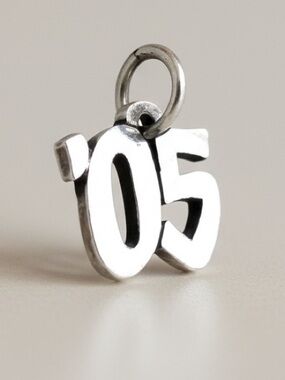 James Avery RARE ‘05 2005 year charm UNCUT